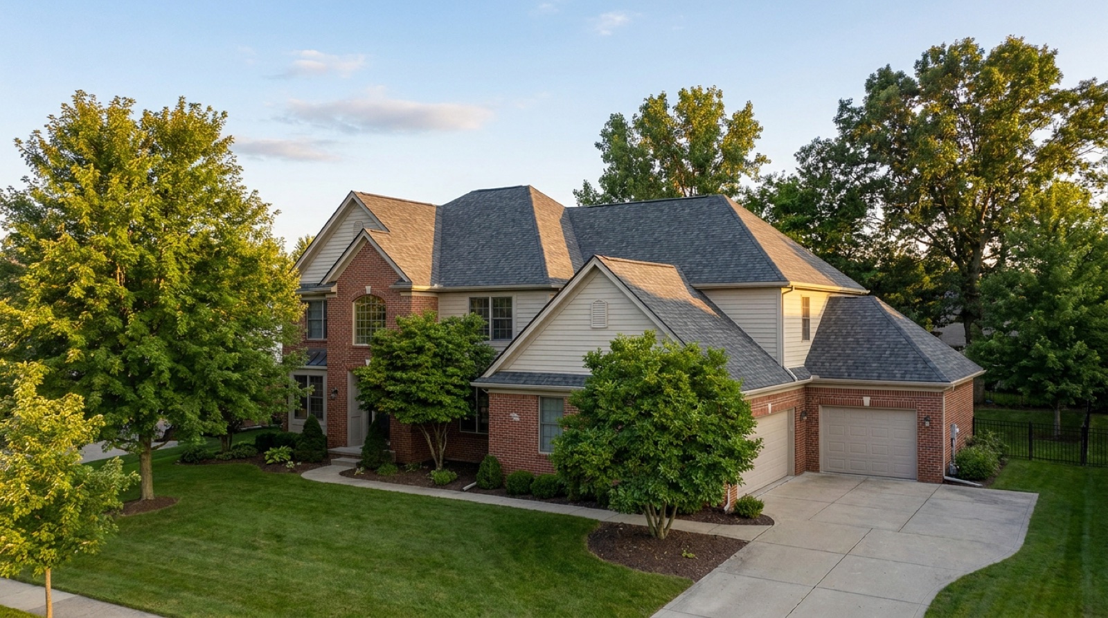 New architectural shingle roof on a Macomb County, Michigan home